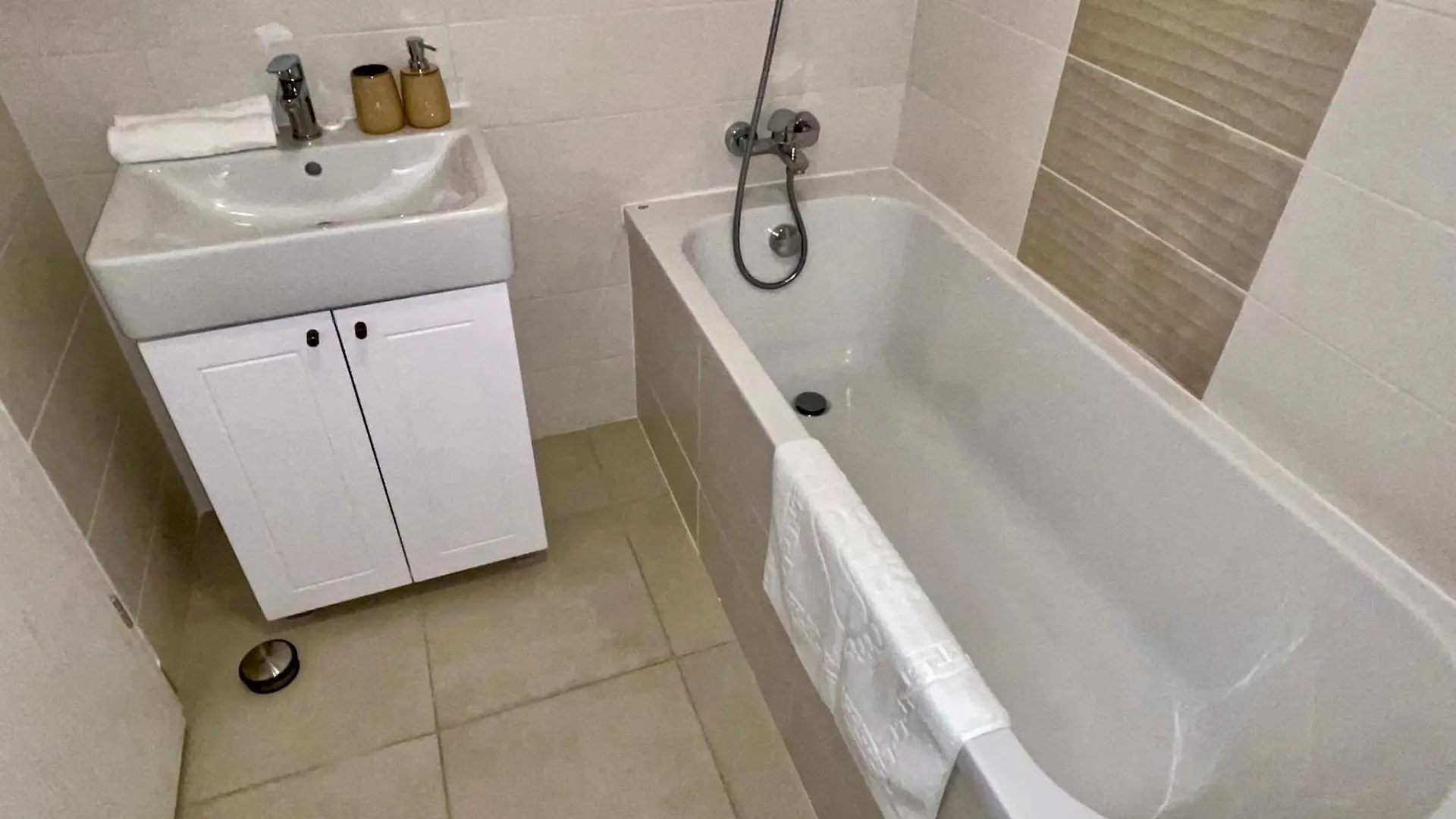 Penthouse View - Granvia Park Apartment Bucureşti